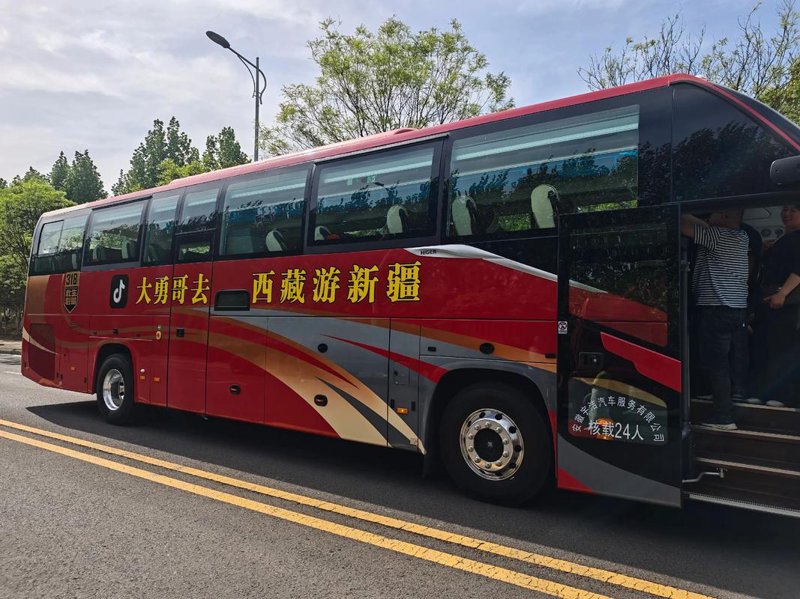 机场接送服务：连接城市与世界的桥梁